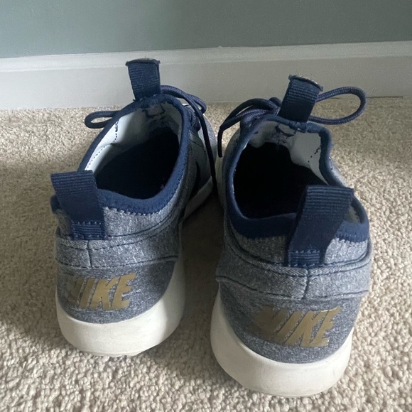 Women’s Nike Juvenate Sneaker - Picture 5 of 8